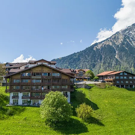 Aeschi Park מלון 4*