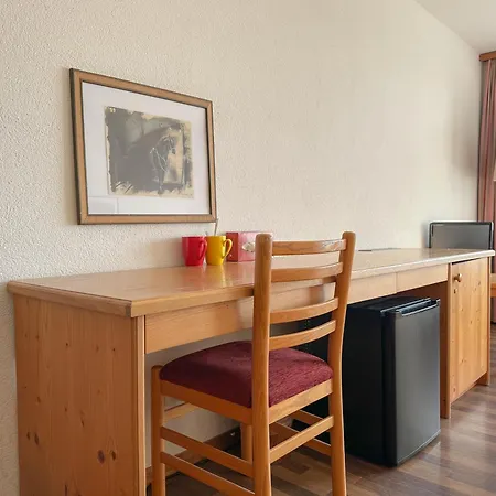 Aeschi Park מלון