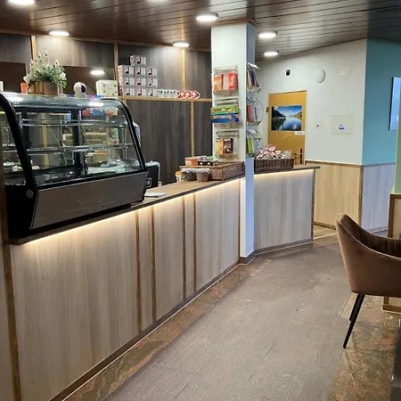 Aeschi Park מלון 4*